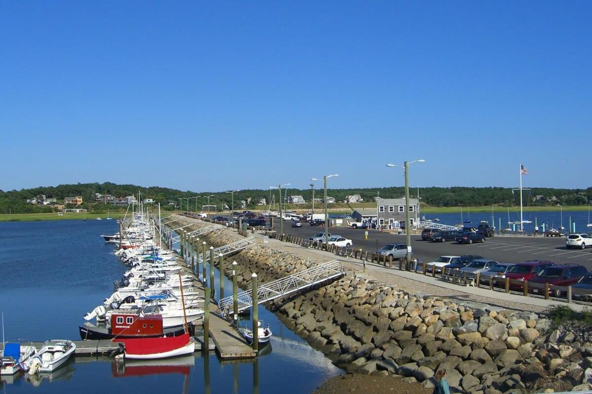 Across From Mayo Beach Walk To Downtown Villa Wellfleet Exterior photo